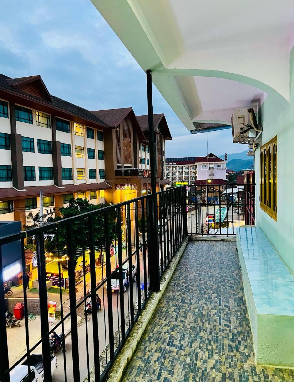 Vang Vieng Ruby Backpackers Hostel Екстериор снимка
