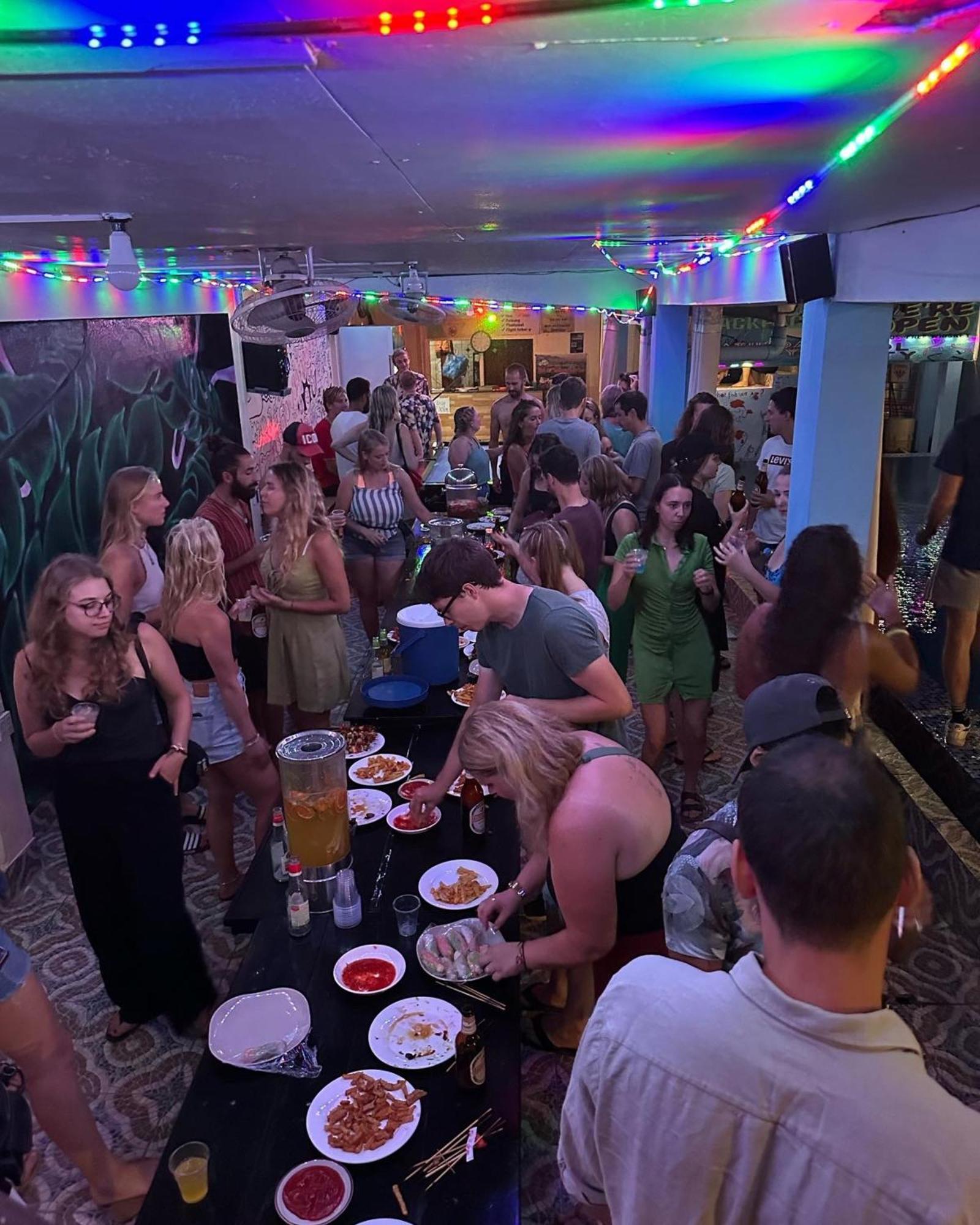 Vang Vieng Ruby Backpackers Hostel Екстериор снимка
